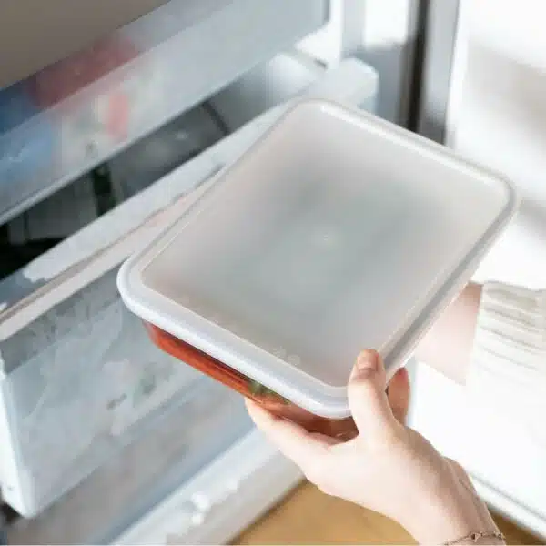 Plat Pyrex Cook & Freeze : verre résistant, couvercle pratique, idéal cuisson, congélation et airfryer. Parfait au quotidien.
